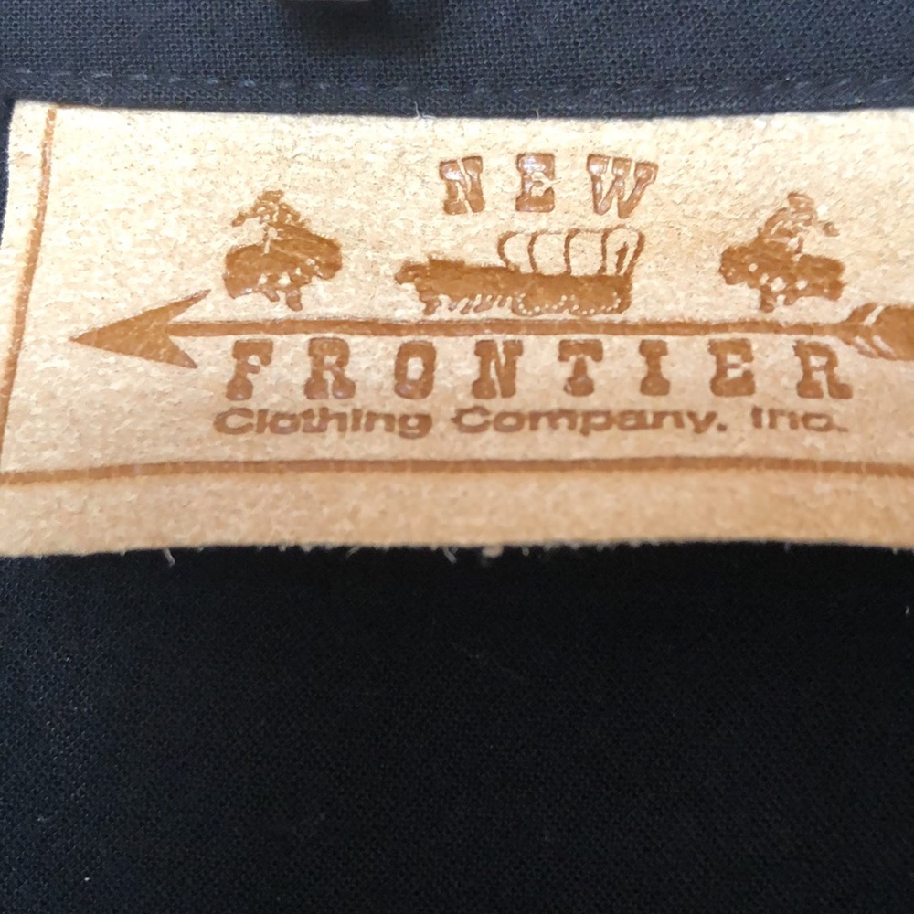New Frontier sleeveless black top - Picture 3 of 4